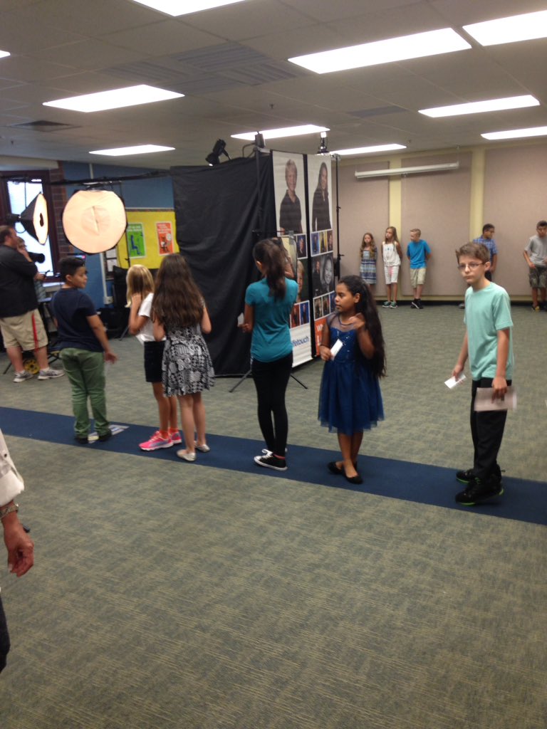 TeamHyperSpace's tweet photo. Picture day at Riverside. Love the smiling faces. #risrocks #pcscin https://t.co/PhYDAadLaw