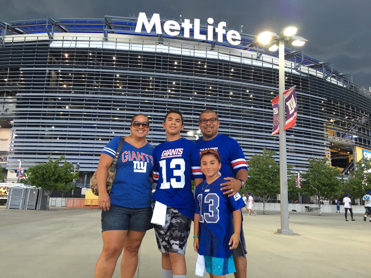 PazProNYC's tweet image. Team Paz!🏉 #giantspride