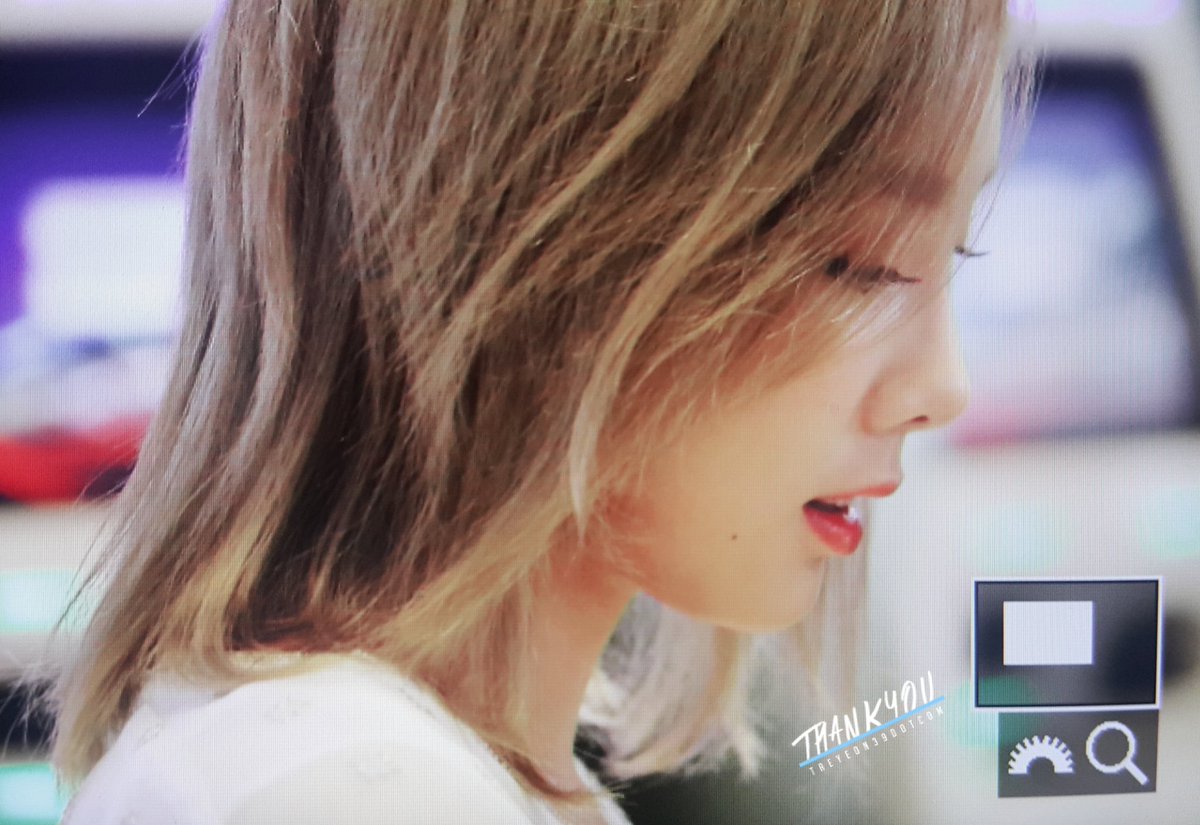 taeyeon39com's tweet photo. 160813 김포공항 출국 2 https://t.co/Kdelm8xwKi