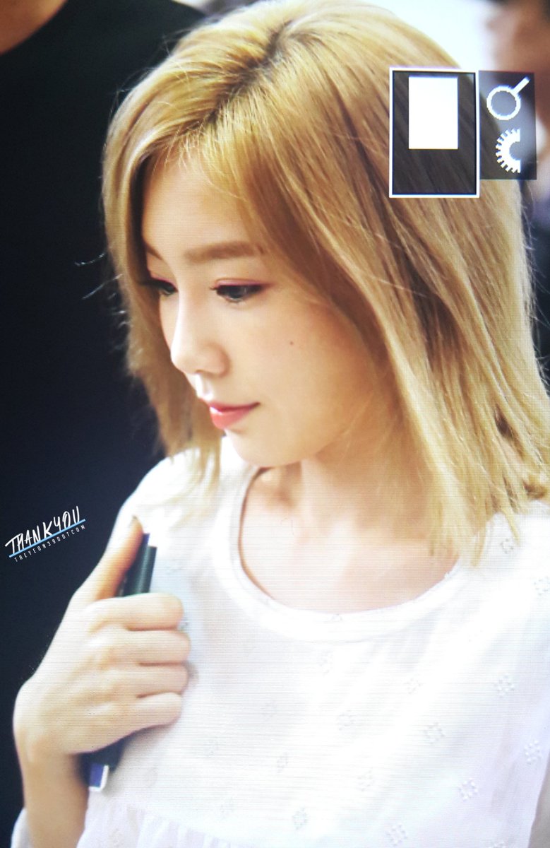 taeyeon39com's tweet photo. 160813 김포공항 출국 2 https://t.co/Kdelm8xwKi