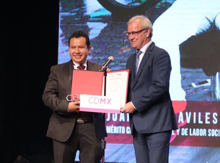 ManceraMiguelMX's tweet photo. Un honor haber entregado el Premio de la Juventud de la #CDMX 2016, a talentos que enriquecen nuestra capital #mm https://t.co/LyChNdf7tq