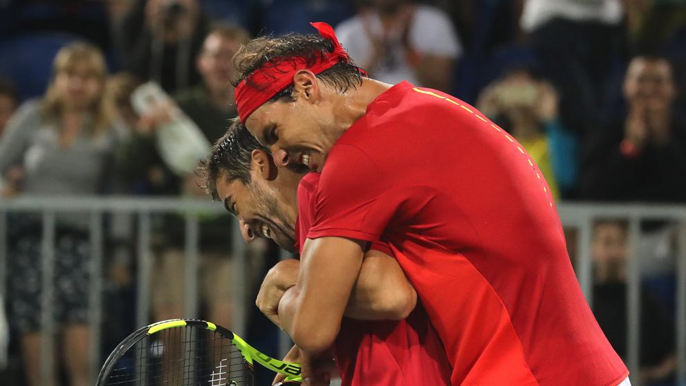 Deporte_VA's tweet photo. TENISl ¡Que grandes sois Marc y Rafa! El #gold es nuestro,que #JuegosOlimpicos  os habeis marcado.¡Que partidazo! https://t.co/RswvdU3KJ3