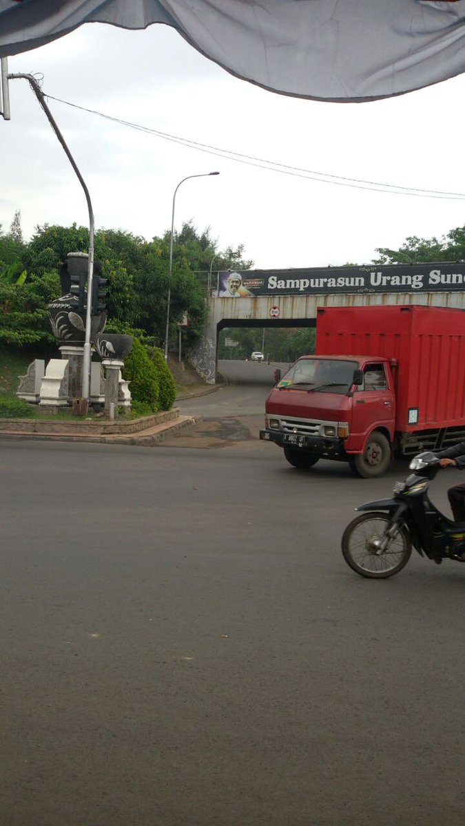 juandaBarus4's tweet photo. @RTMC_PoldaJabar situasi arus lalulintas dipertigaan ciganea lancar ambon melaksanakan pemantauan wil purwakarta https://t.co/aXP2trkfN3