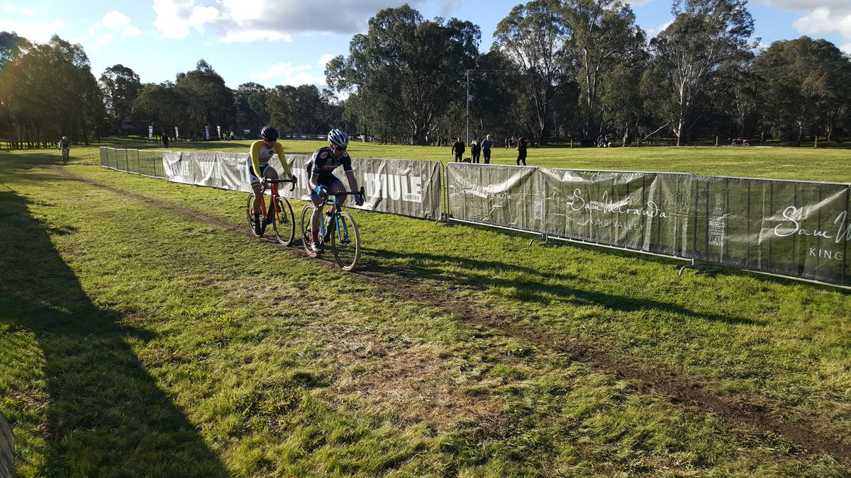 Pedalitcc's tweet photo. 2 laps to go and 2 leaders ....#kingsofcross #viccx @StradeNero @cyclingvictoria https://t.co/eRnpoEHChL