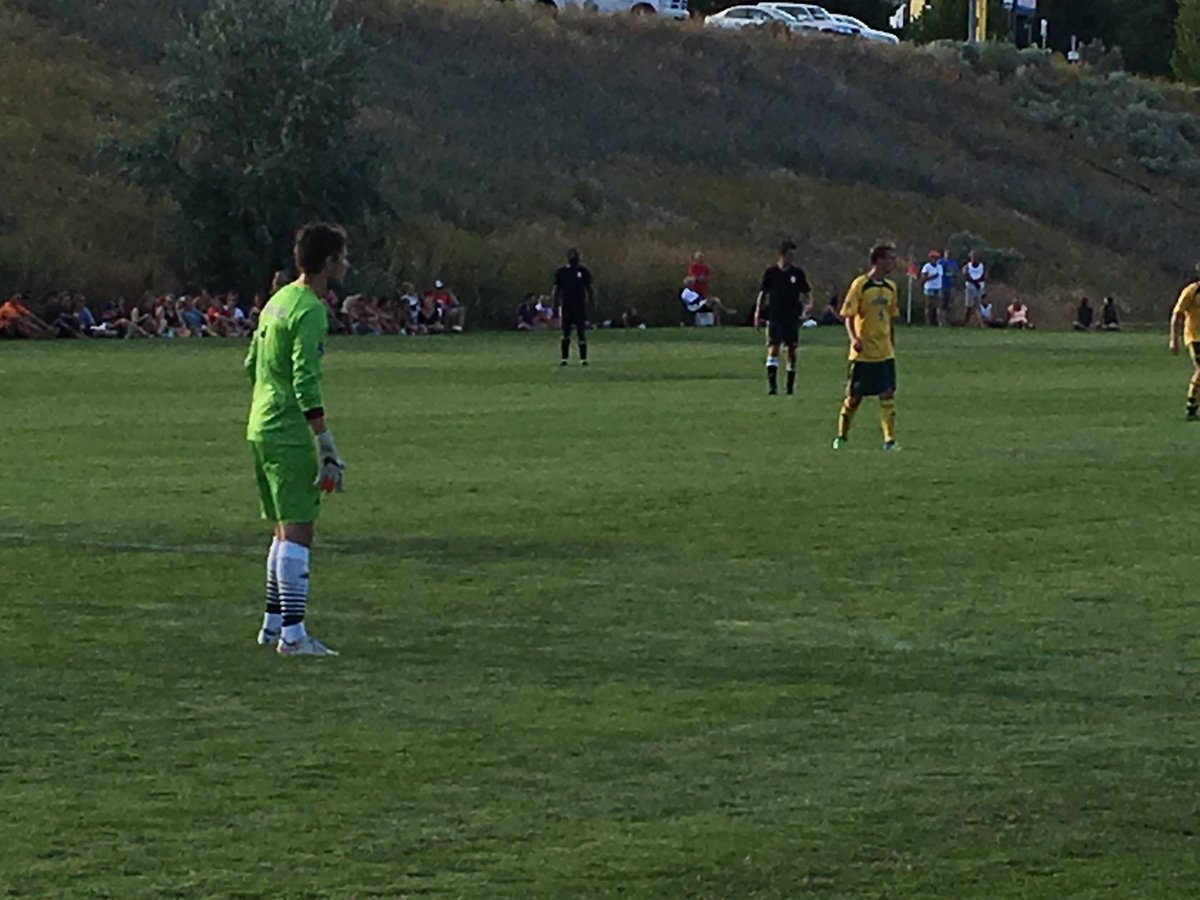 GoTRUWolfPack's tweet photo. @UNBCATHLETICS up 1-0 over #Trumsoc in first half of xhibition on goal by @joshmcivoy #kamloops #mytru https://t.co/4GRyBfS3kk
