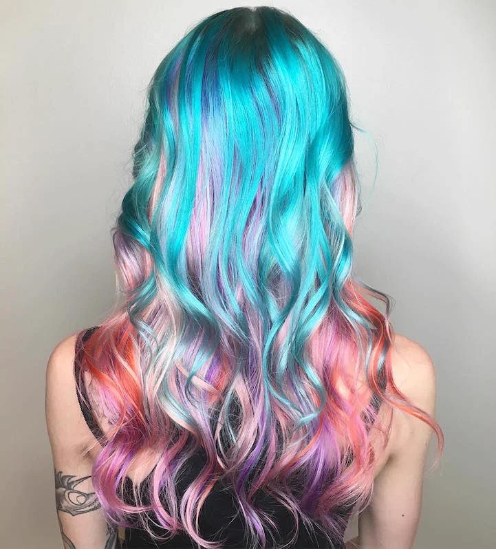 ついに、マーメイドのようなカラーリングが出た！海からインスパイアされたマーメイド・ヘアカラーが今話題！