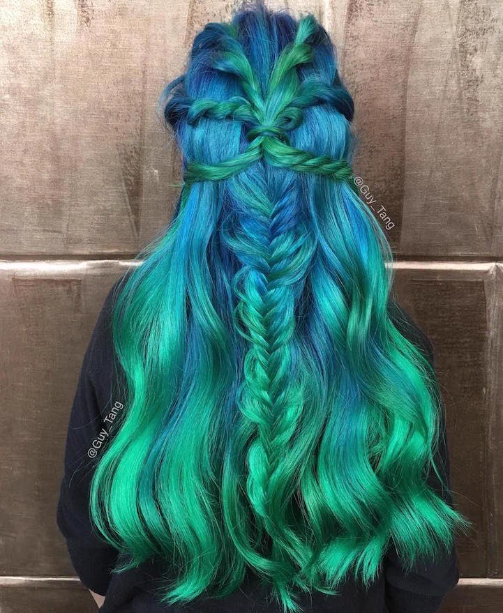 ついに、マーメイドのようなカラーリングが出た！海からインスパイアされたマーメイド・ヘアカラーが今話題！