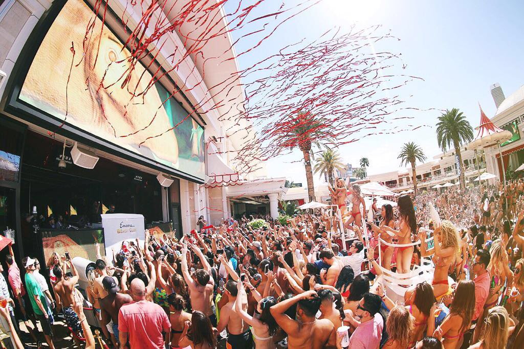 diplo's tweet photo. This many people quit their job today and went to Las Vegas to hang out w me https://t.co/eMw54fGnLj