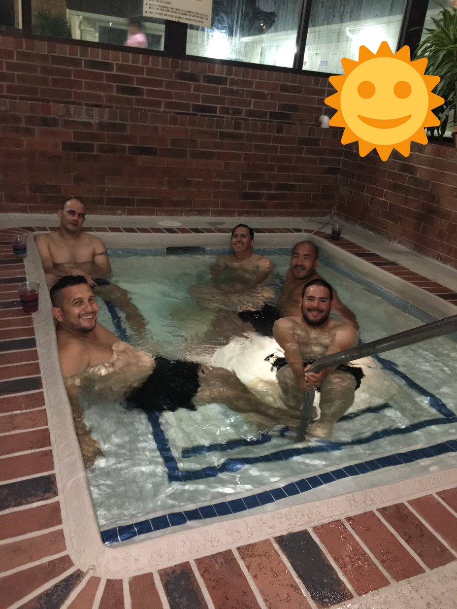 MartinHCastillo's tweet photo. #PoolWeekend with some friends!!!
@gelberth15 @ https://t.co/o9bgcPQGLz