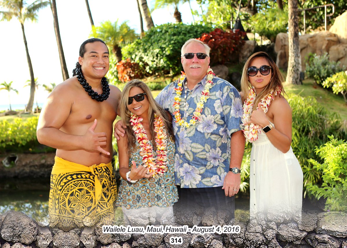 jackiemananquil's tweet photo. #WailelePolynesianLuau #WestinMaui #SouvenirPic. Mahalo, @thewestinmaui for the great entertainment! https://t.co/eMc3QhQioW