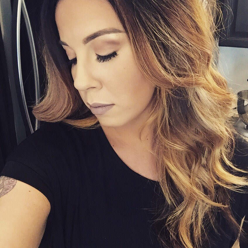 HelveyMegan's tweet photo. Shoutout to anyone who can deal with my #needy #hair #struggle https://t.co/Epqg33j6lr