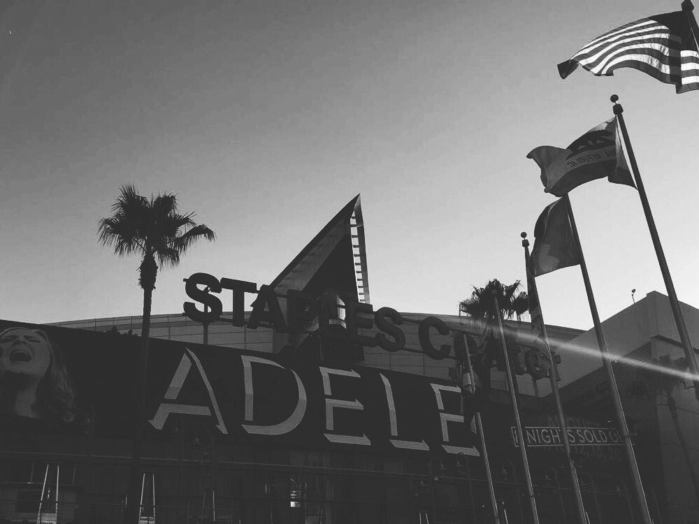 shann0n_13's tweet photo. HOLY GRAIL.
#AdeleLA https://t.co/EZysSO8pak