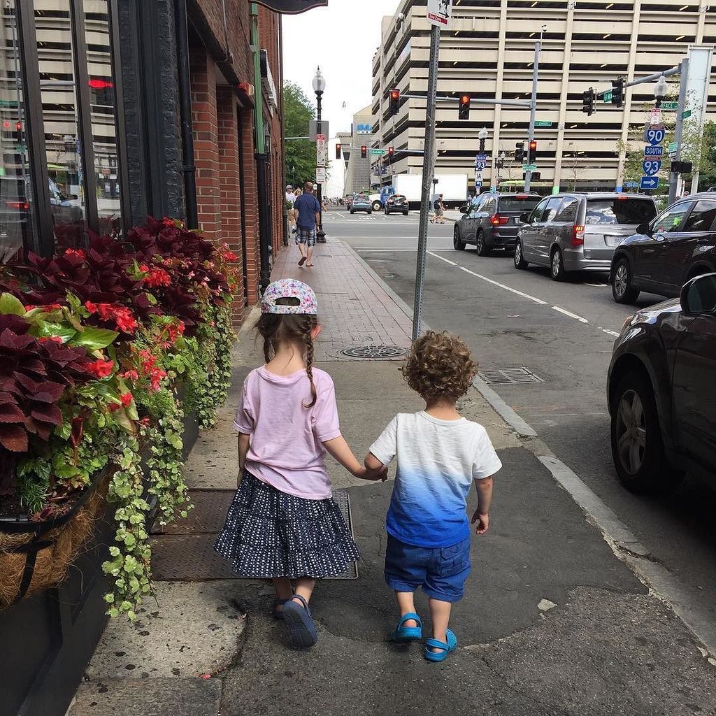 StephanieZED's tweet photo. Great day with friends both old and new #cornellkids #boston https://t.co/8MNY40LMRr https://t.co/aHAZDY3H27
