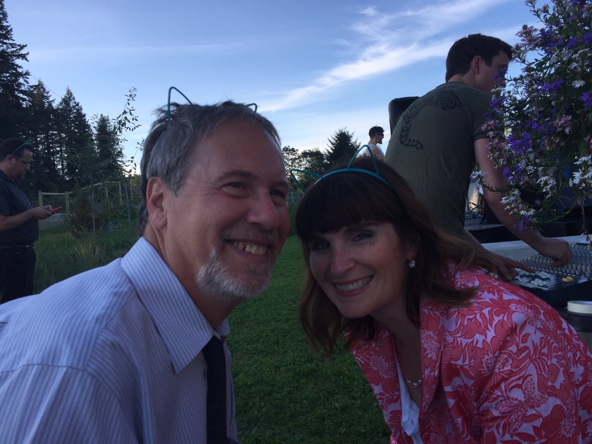 calineartists's tweet photo. @BCSPCA_Nanaimo @BellMediaBruce great fundraiser for Spca "Whiskers & Wine" #nanaimo #boomshack band https://t.co/dzFj8ti3wE