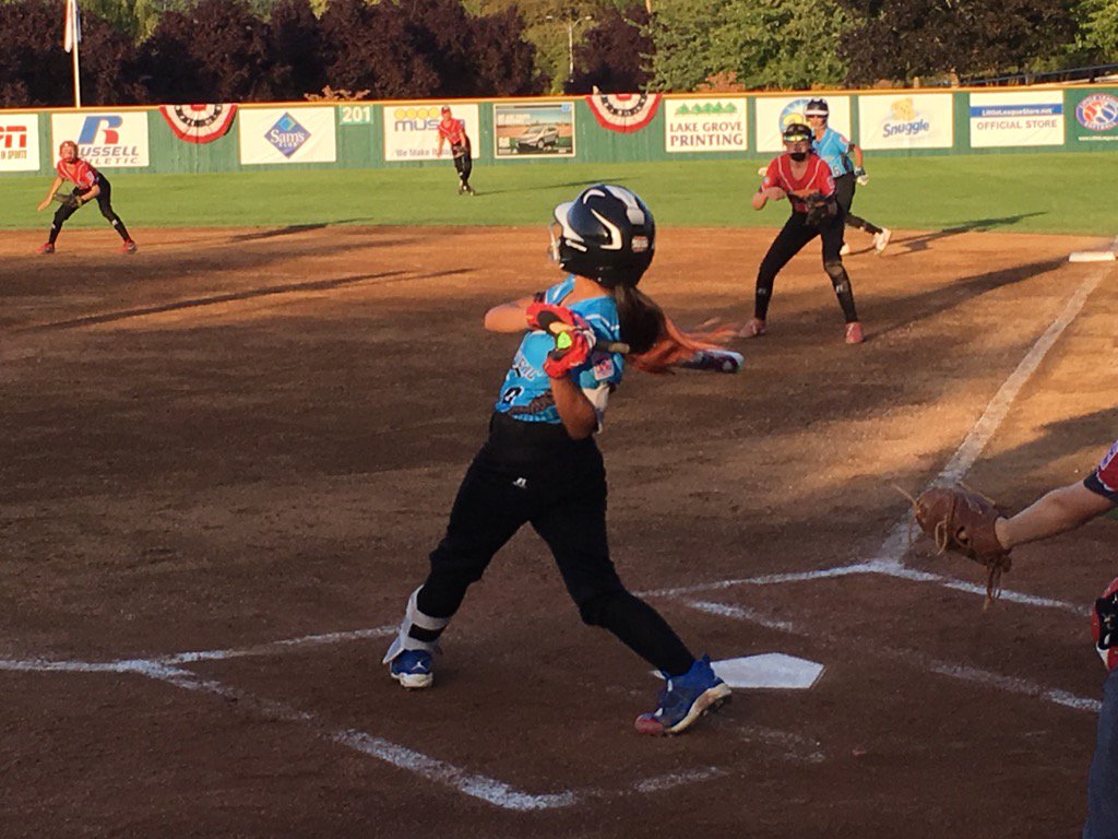 SafeHouseNW's tweet image. Portland's own @dairyalpenrose hosts @LLsoftball #Philippines vs #Canada 2nd inning 1:6