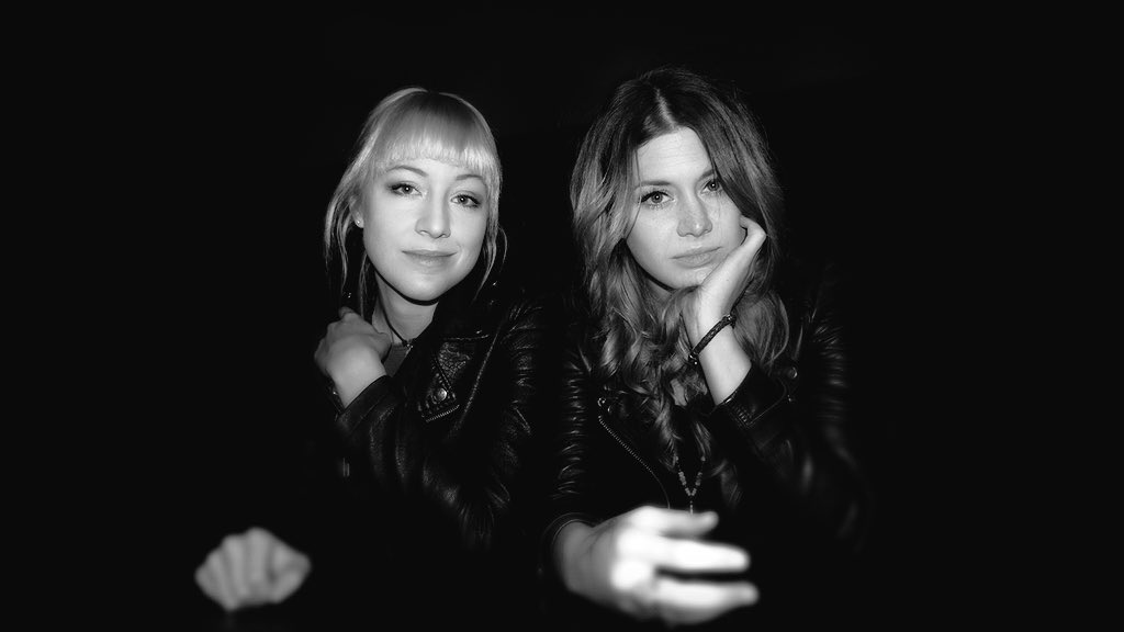 LarkinPoeLyrics's tweet photo. Sharing a little @LarkinPoe love tonight :) 
"Mind over matter, when you're mad as a hatter..." #MAAH #LarkinPoe https://t.co/pbqs5u3Hok