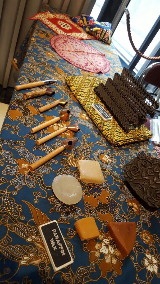 PeranakanMuseum's tweet photo. In preparation for this weekend's activity at Shoto Museum of Art, #Tokyo. #SarongKebaya #tpmsg https://t.co/m1IFKxPChH