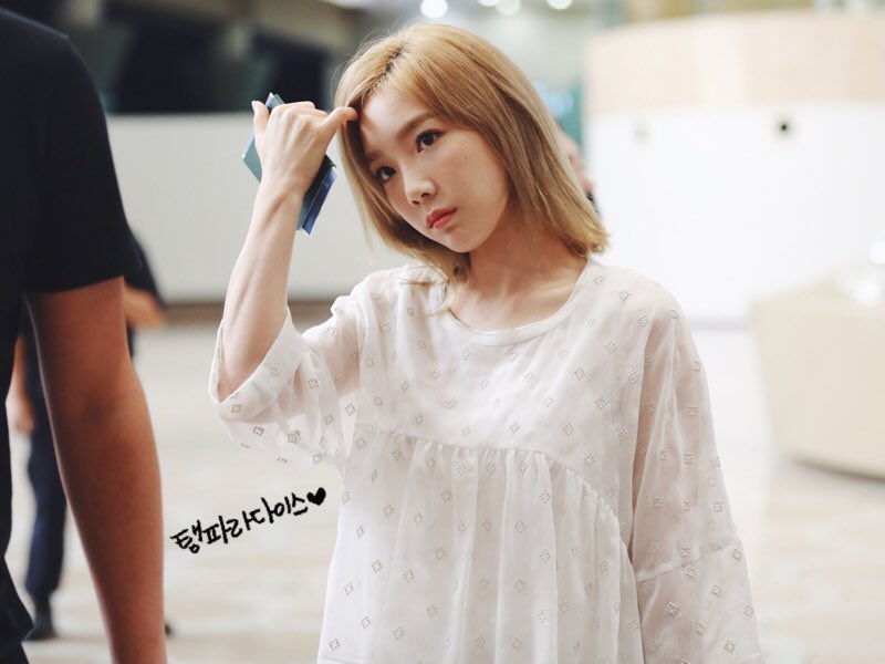 TaeyeonsArms's tweet photo. I JUST WOKE UP AND https://t.co/xMLaHCEsfS