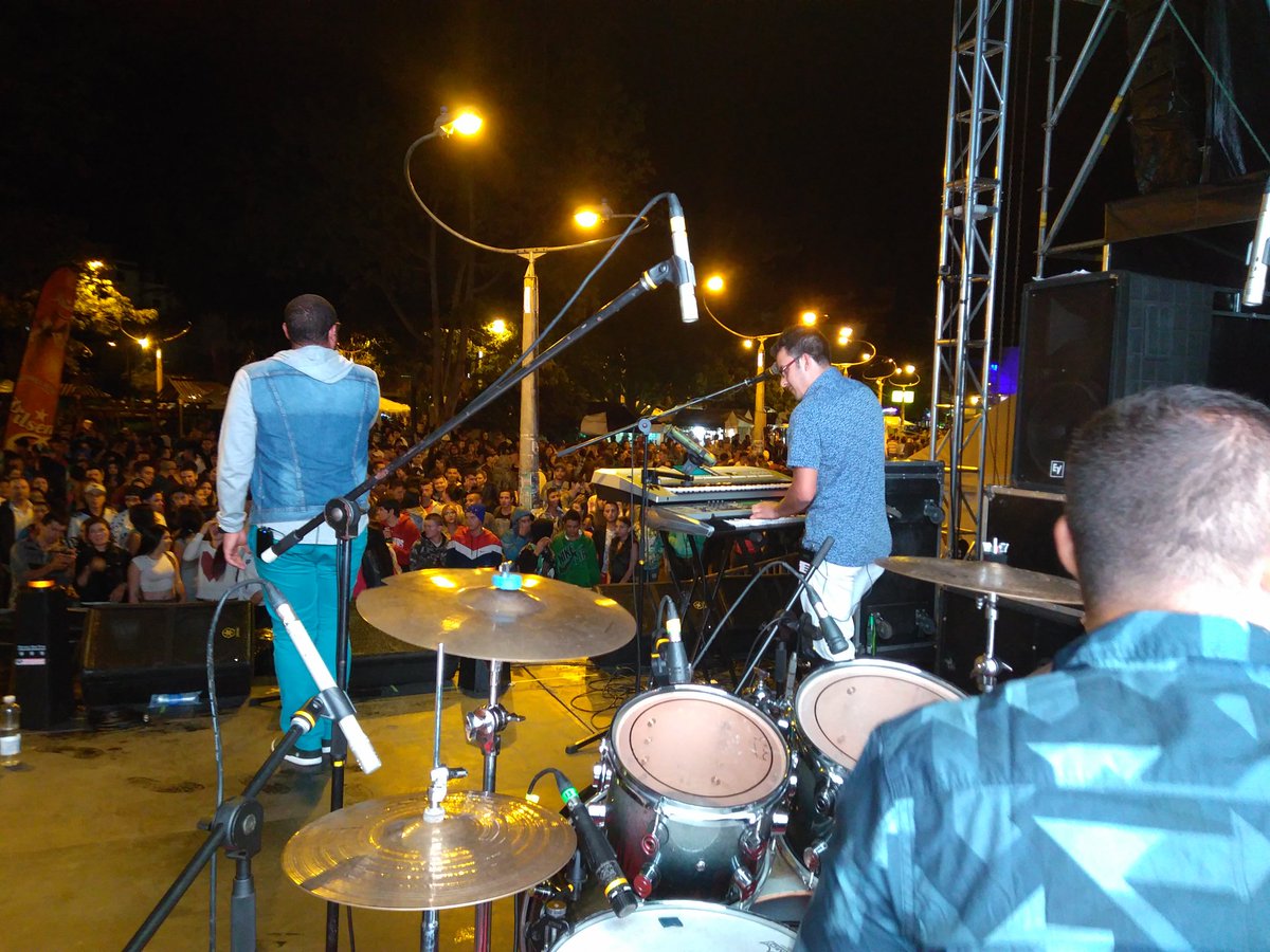 AlcRionegro's tweet photo. @BandaLunaRoja pusó a vibrar el parque de San Antonio de Pereira en Rionegro. #FiestasDeLaEmpanada #ParaTodos https://t.co/SiOWr4kEPB