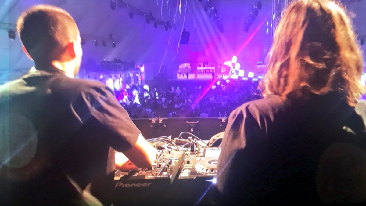 vanditrecords's tweet photo. Good times with @LasSalinasMusic at @szigetofficial https://t.co/m6b4jbzgwL