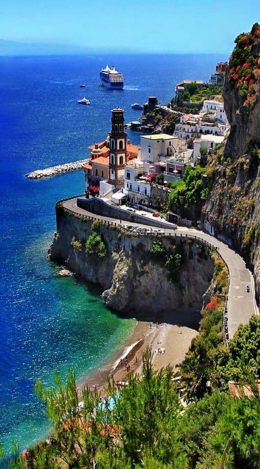 paige_julian's tweet photo. LOVE THIS ROAD @MostBreathWorld: Amalfi Coast #Italy https://t.co/6ZkG5sNFRC #Privatdriver @MarkWillenbrock