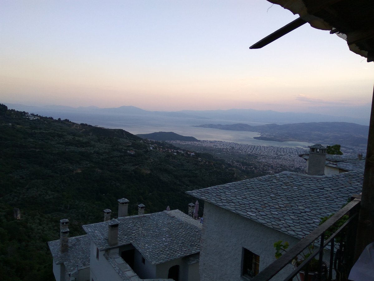 ParisXat's tweet photo. Βροχή στο Πήλιο https://t.co/NnYHwJXRP0