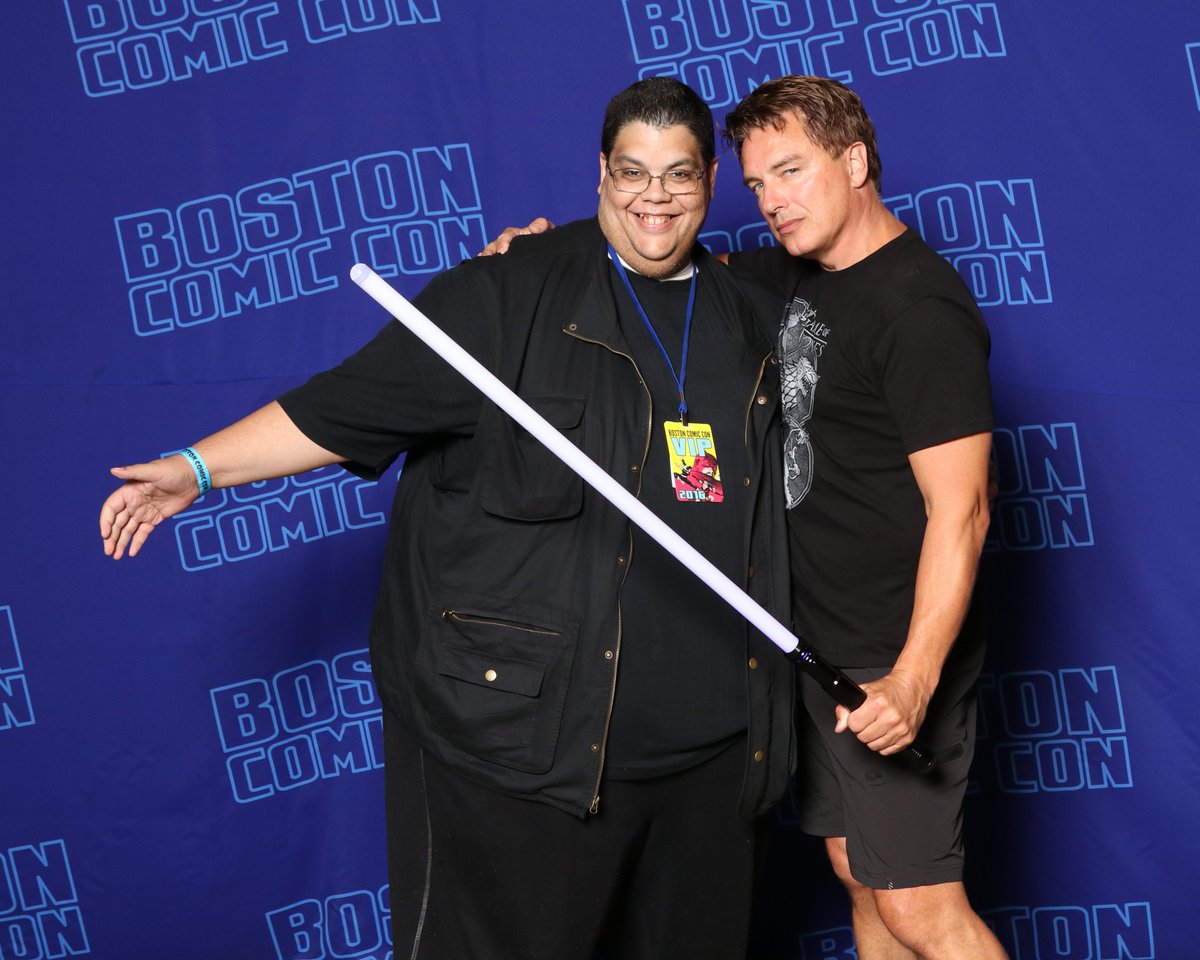 dilking2002's tweet photo. I got to meet #JohnBarrowman! @BostonComicCon!! He touched my saber!! #captjackharkness #torchwood #malcolmmerlyn https://t.co/V2CbBtsmBe
