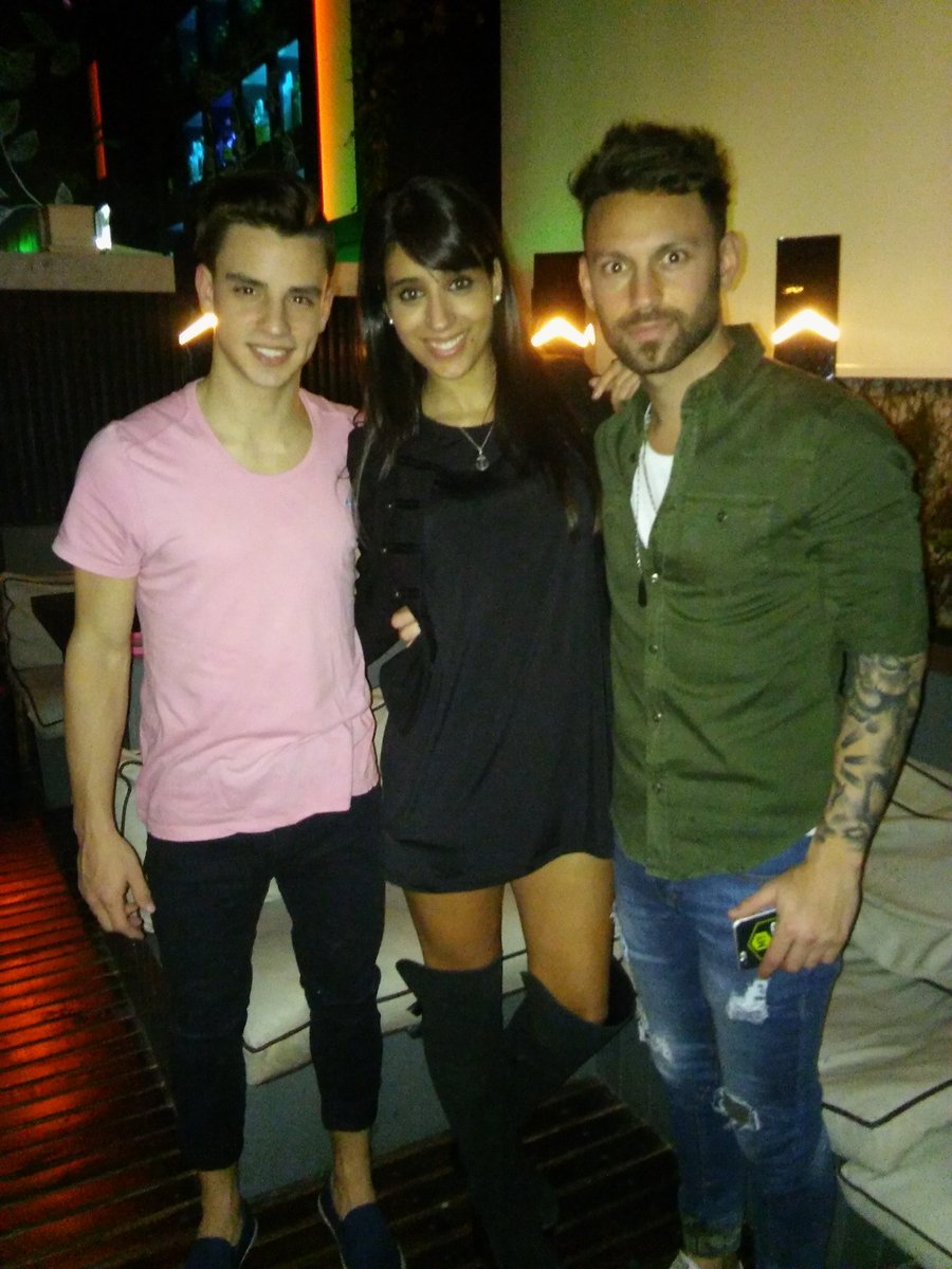 aineTHEVENON's tweet photo. Tomando algo en el mejor bar de capital @LaObraBsas con @tinchopappa y @rodete10 https://t.co/U1OC2C0dvt