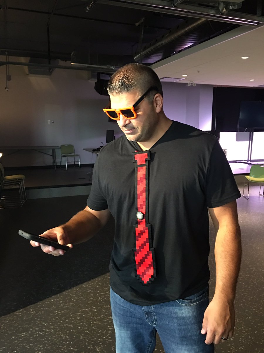 EpicStreamMan's tweet image. Digital Andrew @Hurricane4343 #HackingThePlanet with just his phone @ChaseStraight @HannysReal