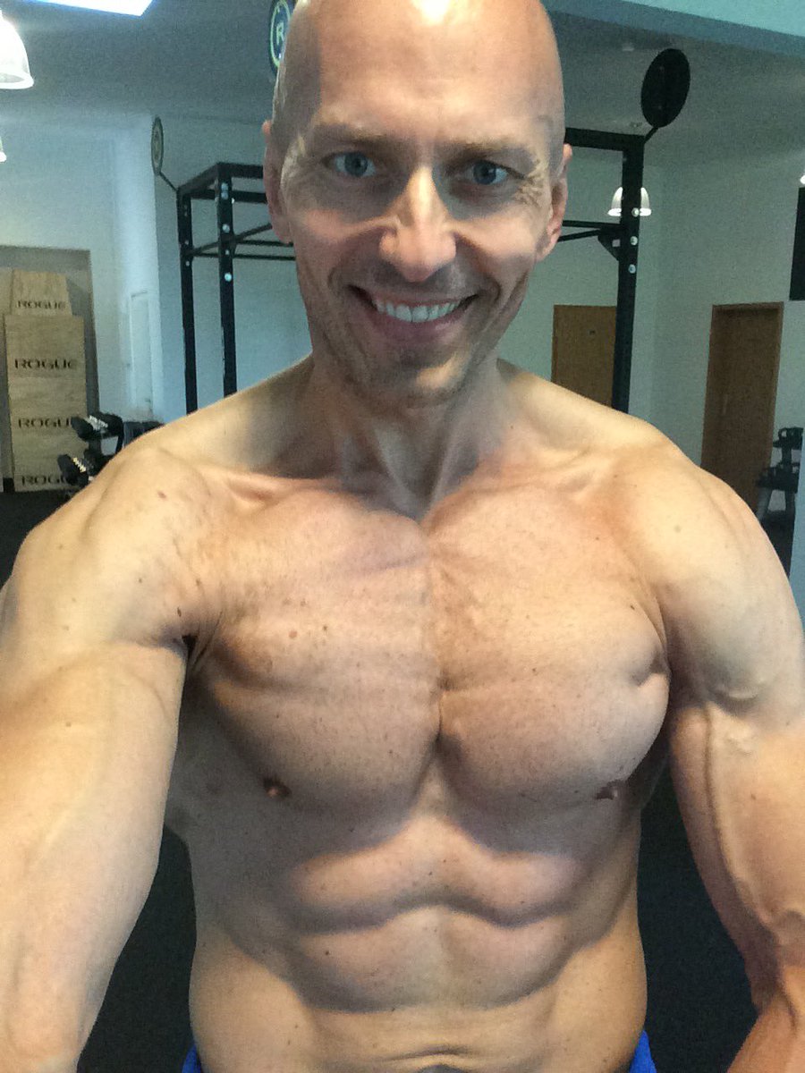 DavidWozniakPT's tweet image. Workout done! Weight is at 87,4kg / 193lbs. Body fat is around 5%. #crossfit #compoundmovements #functionaltraining