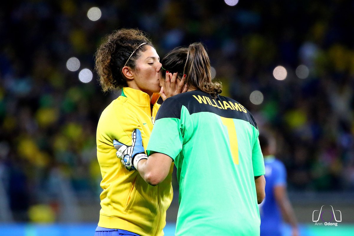 AnnOdong's tweet photo. The spirit of the #Olympics. #BRAvAUS #football #Rio2016 https://t.co/aXxetzqobM