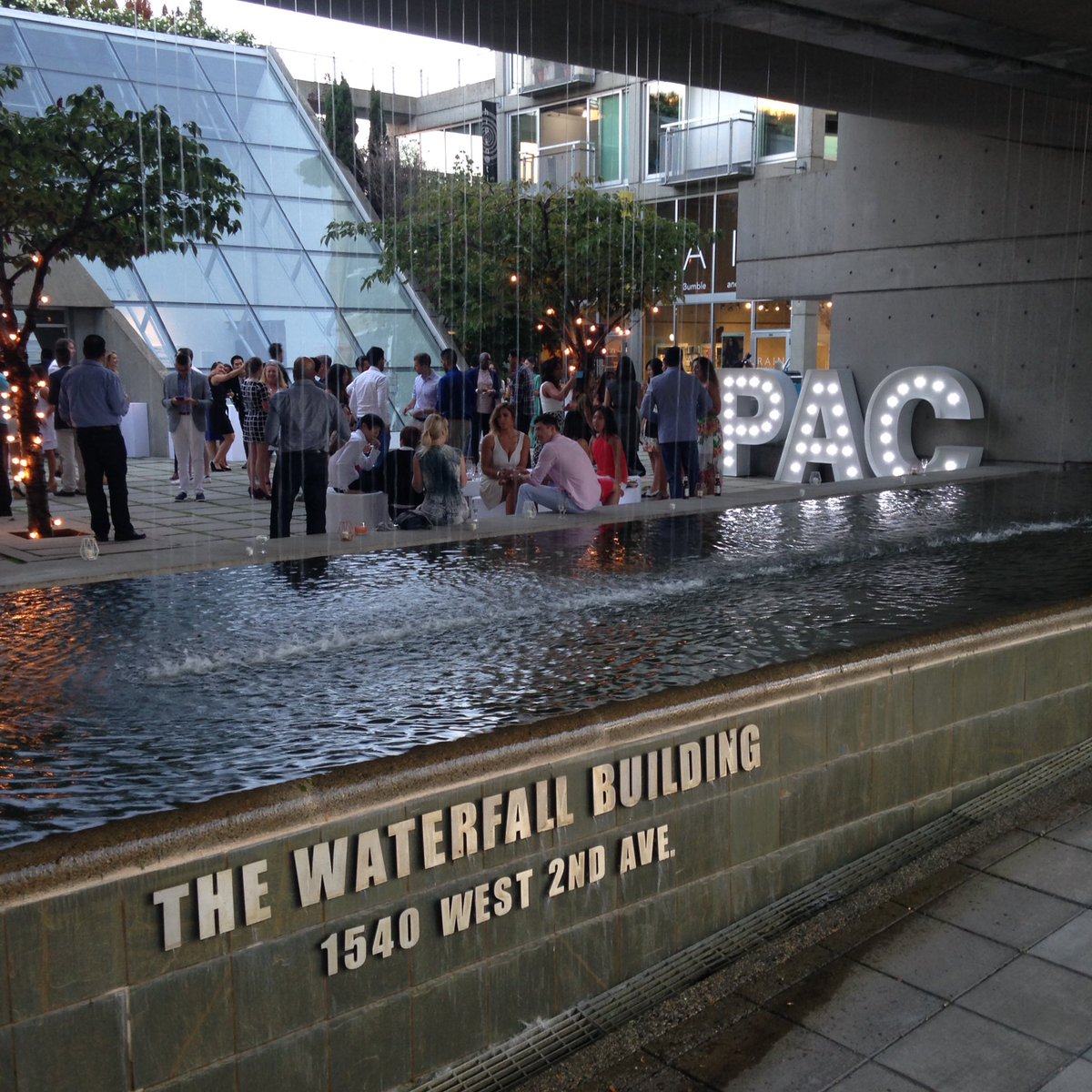 trufflesfoods's tweet photo. Loving hanging out with the people of @pacificclub tonight at the #waterfallbuilding #vancouver #catering #corporate https://t.co/F0qOl5ylAT