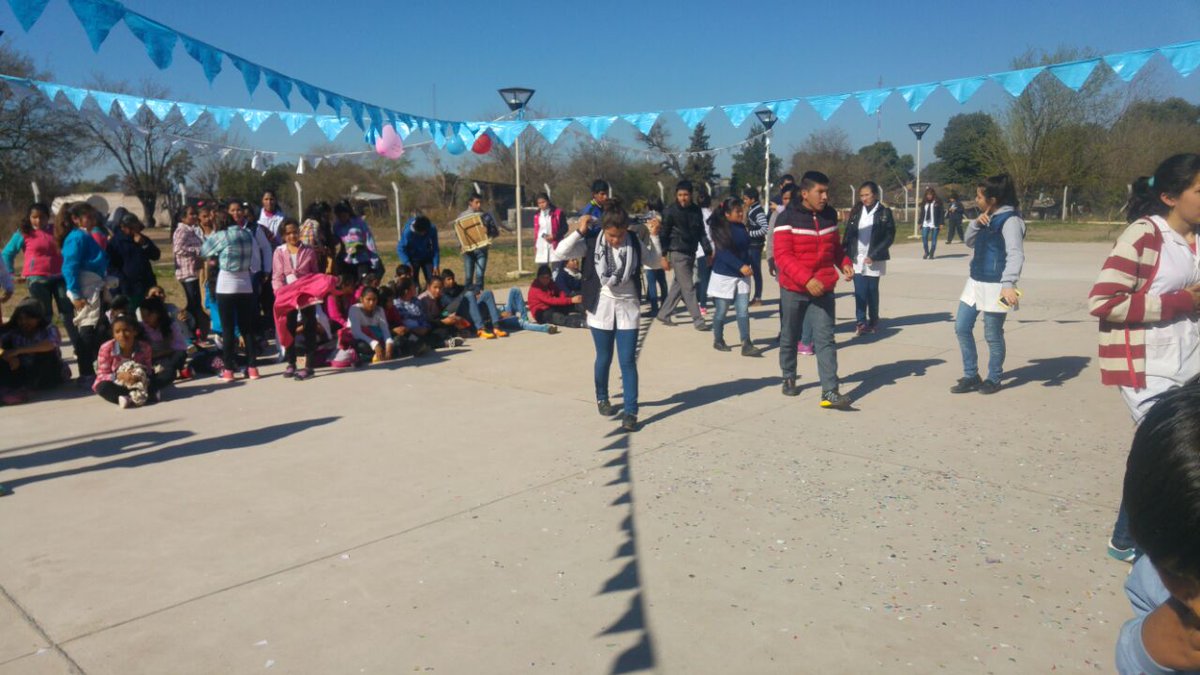 AntoniaApaza's tweet photo. En El Tala Actividades de integración día del niño entre docentes y alumnos de la Escuela primaria y el Colegio 5013 https://t.co/o2hA4LjSmt