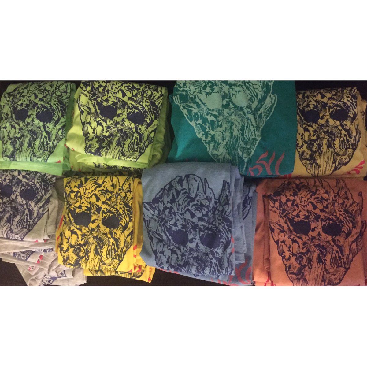 justinpaszul's tweet photo. shirts! #lakenowhere #ravacon https://t.co/sqotXkUfFf