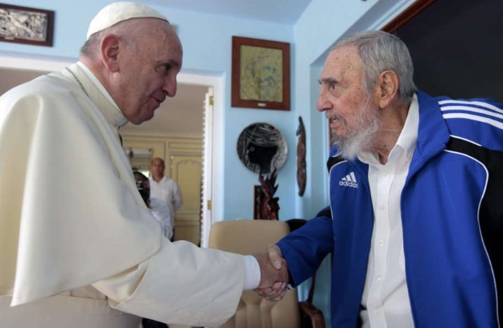 ziaTata72's tweet image. #FidelCastro #LiderMaximo 90 anni #Cub 
(#foto con #Hemingway #papaGiovanniPaoloII
#GarciaMarquez
#papaFrancesco)