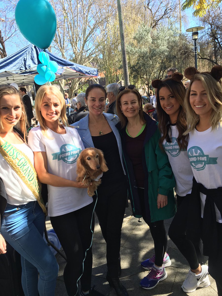 gabrielleupton's tweet photo. It's #DoubleBay Dog Day with an adorable fluffy friend. Congrats to #DoubleBayCC Pres Katherine O'Regan!@TheWenty https://t.co/3ZfX8vjktb