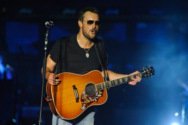 .<a href="/EricChurch/">Eric Church</a>'s #Hallelujah cover is giving us shivers....WATCH: trib.al/vLbklLl