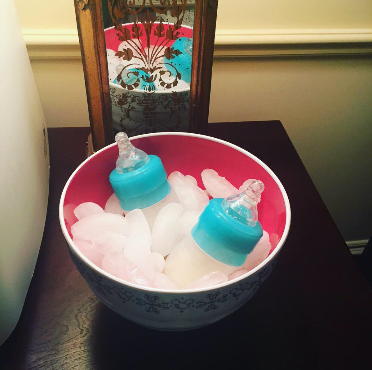 PasqualeRotella's tweet photo. Bottle Service 🎉👶🏼🍼 #ForestLeonardoRotella #RainbowAuroraRotella https://t.co/ubjFANYlPv