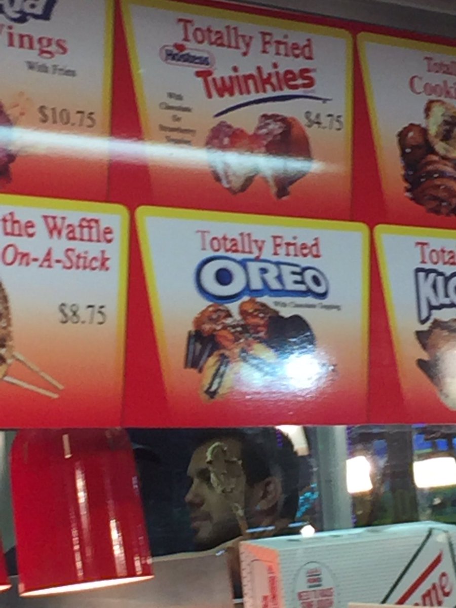 TheOtherMikeGuy's tweet photo. Training for the draft like the #champ #oreos #doublestuff #doubleflush   @jasonmoore @TheFFBallers https://t.co/GsBfFTTVQf