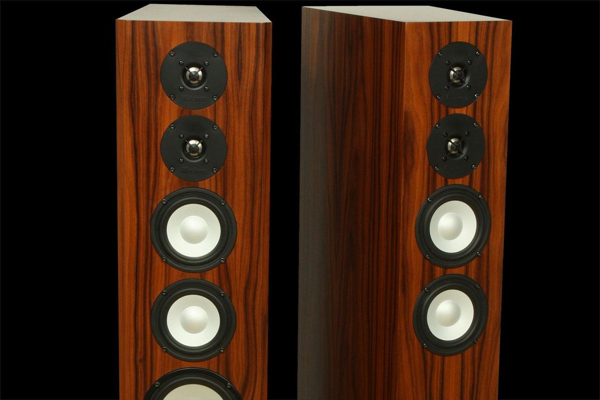 WhatHiFiIndia's tweet photo. Listen to the tall and mighty @axiomaudio LFR-1100 @RitzCarlton BLR at the #WHFshow2016 Aug19-21 https://t.co/QUELGtcHWP