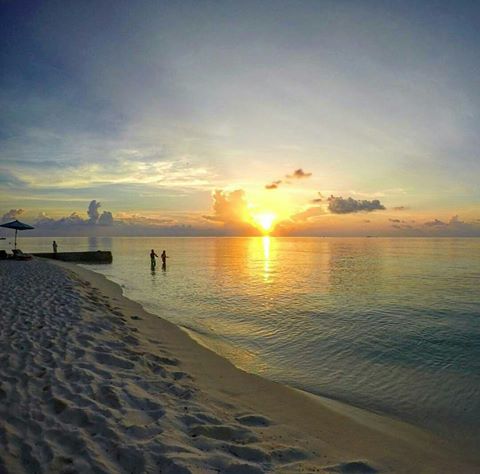 maldivedotcom's tweet photo. Take the joy in watching stunning sunsets at OBLU by Atmosphere at Helengeli, Maldives
#OBLU #Helengeli #Maldives https://t.co/e55xuGeZRD