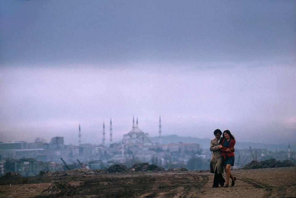 istanbulmodern_'s tweet photo. From the exhibition “People Attract People”: Sabit Kalfagil, In Samatya, Istanbul, 1970s https://t.co/TLvFpzk6Hr