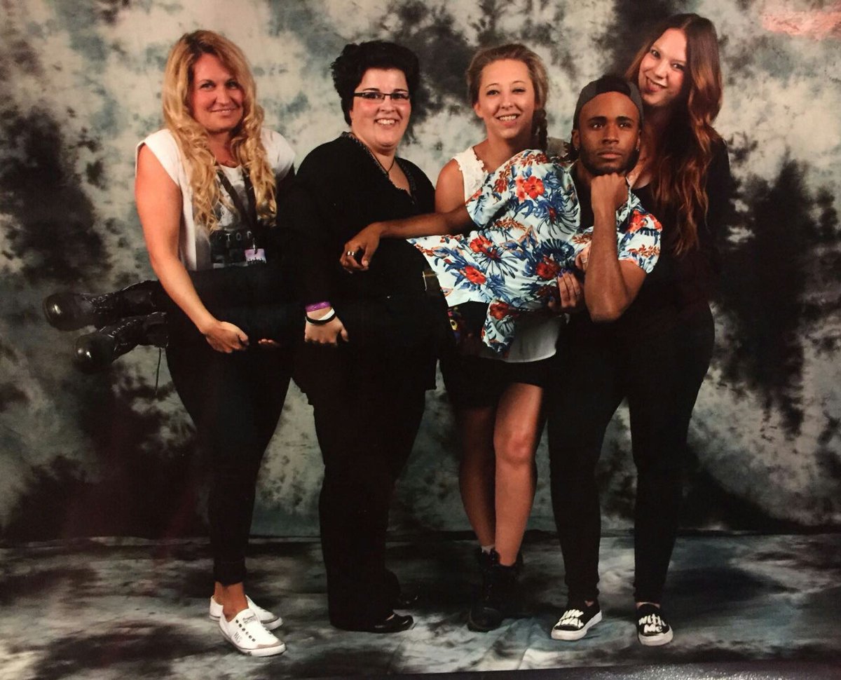 JaninaDiekmann's tweet photo. Had so much fun 2 weeks ago @WolfCon1 with @khylinrhambo and my girls @Zebra_Miri @Stefanie_A_ @vany_2010 #wolfcon2 https://t.co/vgpznTBmCv