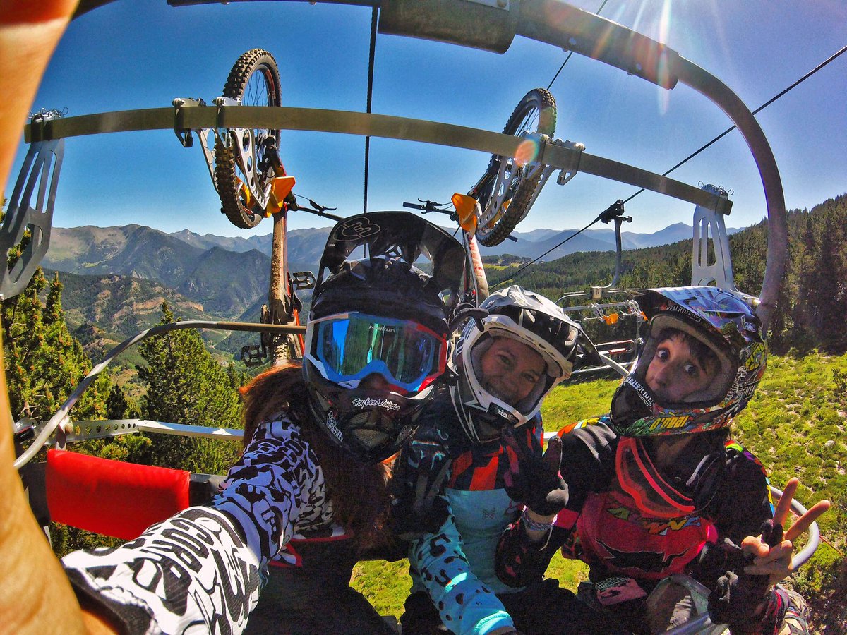 LauraCeldranS's tweet image. GIRLS POWER!✊🏻💨💨💨💁🏻
corebicycle.com #CoreBicycleGirl @MondrakerBikes @Enduro_Spain @CoreBicycle @proaddicts