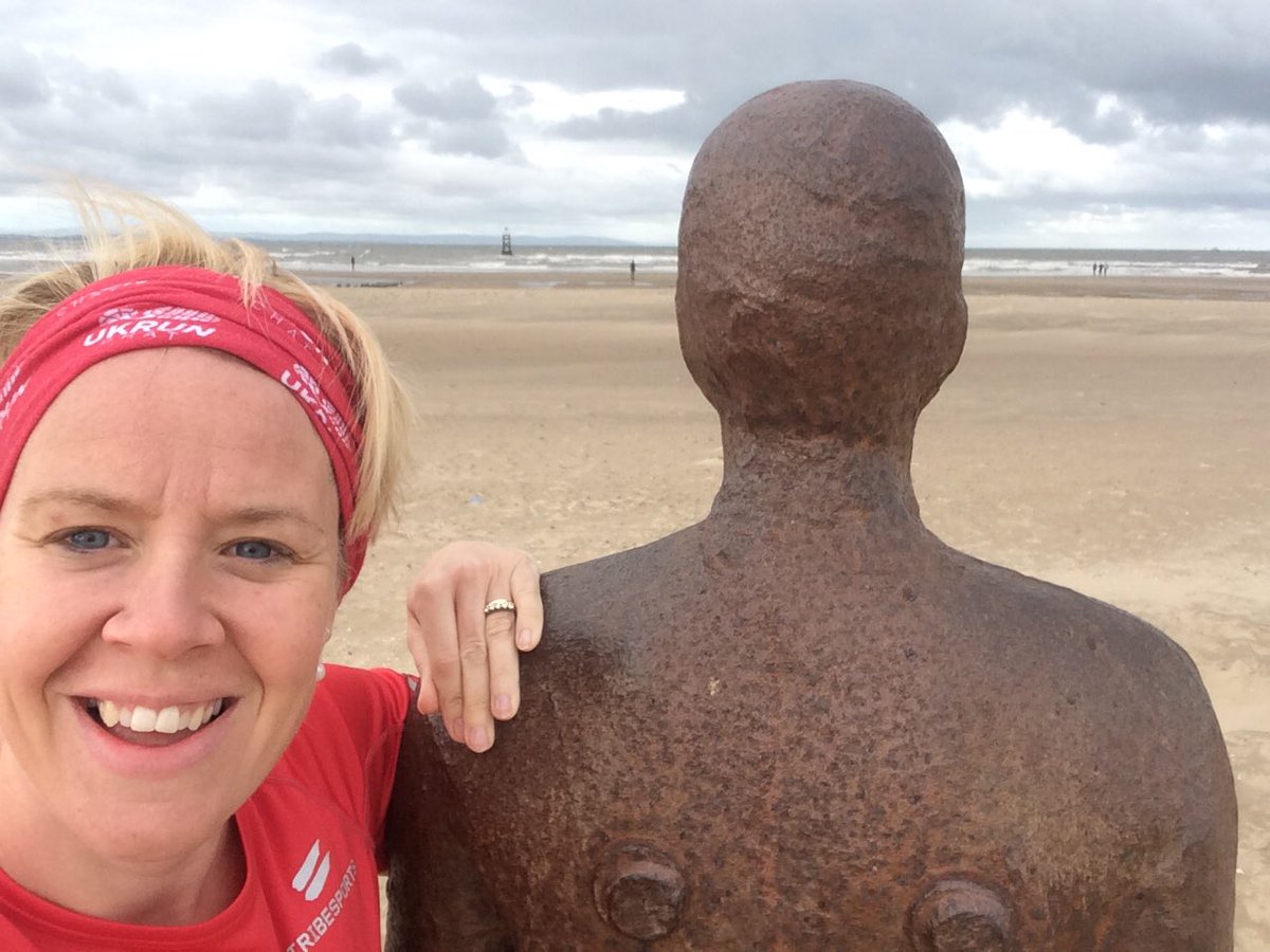 mileswithshell's tweet photo. The tide is out! Which means a run on the beach. Let's see how the #Speedcross perform #ukrunchat #FindYourGrip https://t.co/CUFFHaDM21