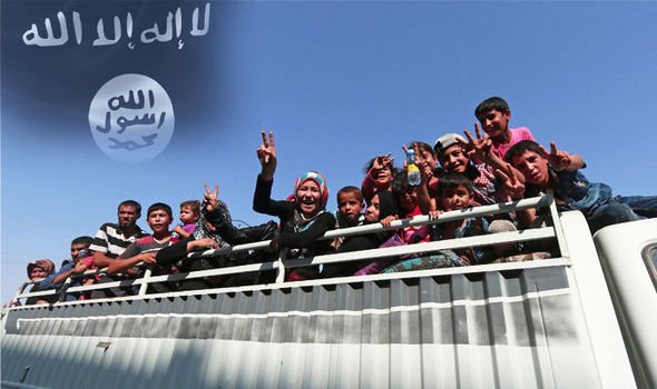 Daily_Express's tweet photo. ISIS cowards hide behind 2,000 ‘human shields’ as they flee key Syrian town https://t.co/on5FfkINJL https://t.co/P2turQE32S