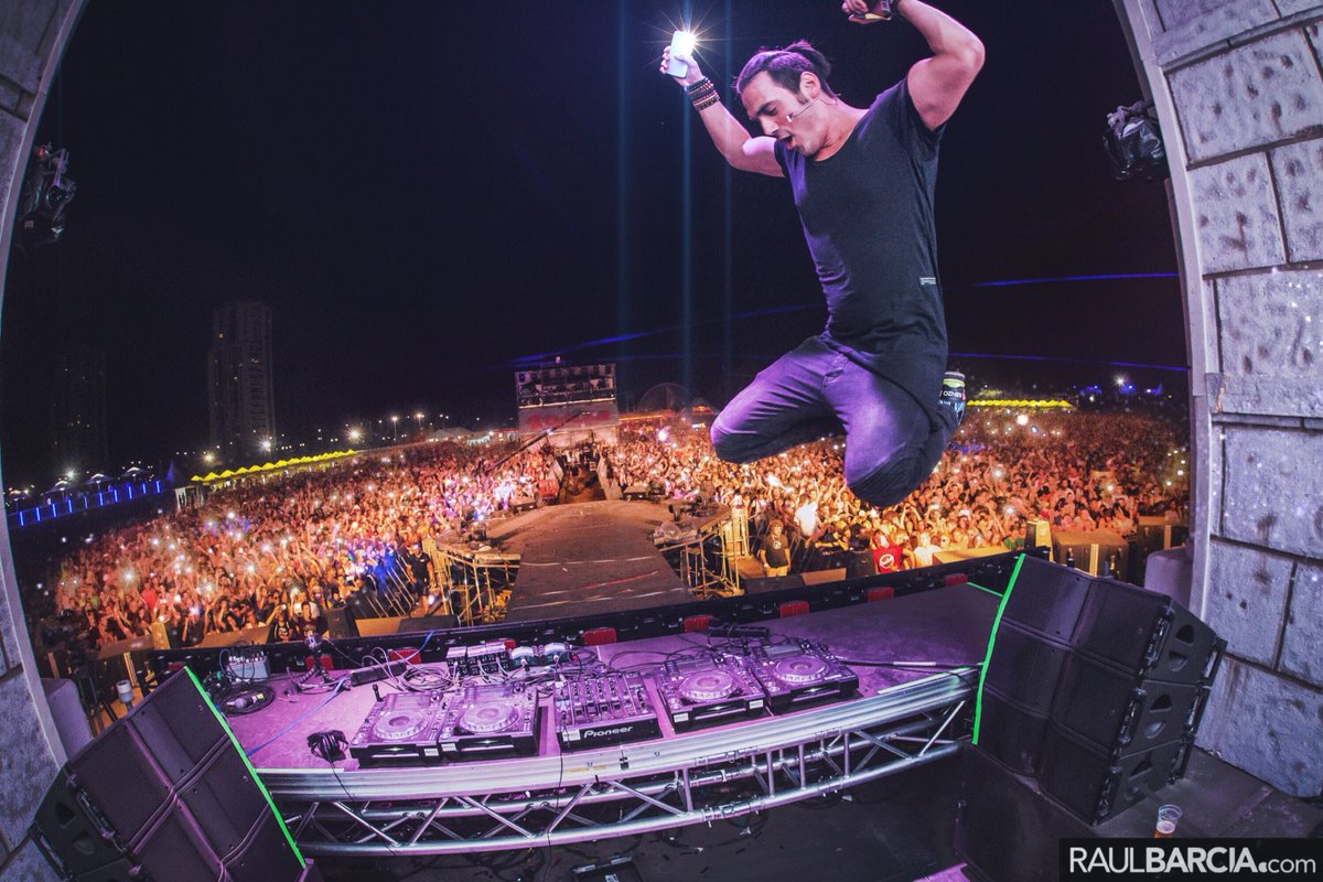 UmmetOzcan's tweet photo. Valencia that was Madness! ❤️ 🙌🏻 @raulbp https://t.co/UOpqFIc4zg