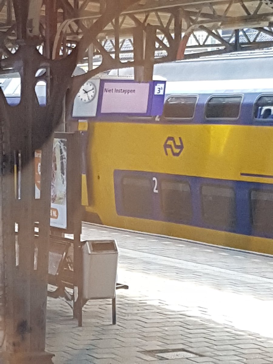 DJHardnoize's tweet image. Had to change trains because technical failure...I think that train have a flat tyre 😂😂😂😂 #train #technicalfailure