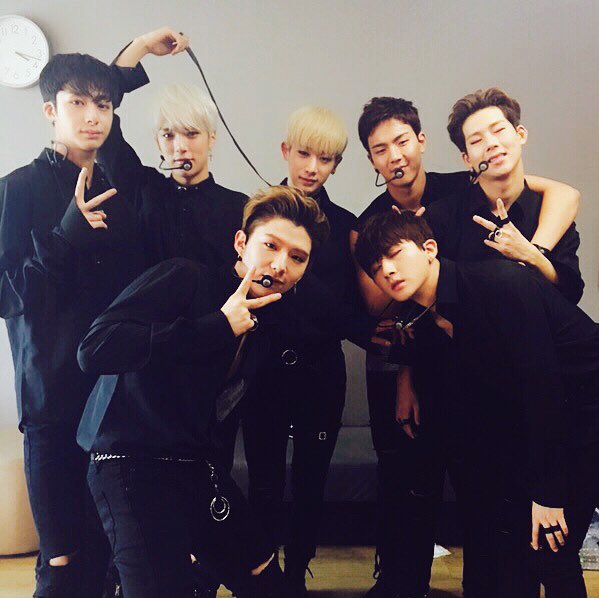 OfficialMONSTAX's tweet photo. [#MONSTA_X] 
#몬스타엑스 #네게만집착해
160813 #음악중심 무대완료 👏👏👏
오늘도 큰 응원 감사드리며
내일 마지막 무대까지 함께해요!💕 https://t.co/ntpfpfMrOl