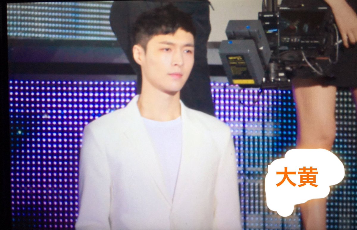 LAY9107's tweet photo. 160813 https://t.co/BPqfo0m7Jc